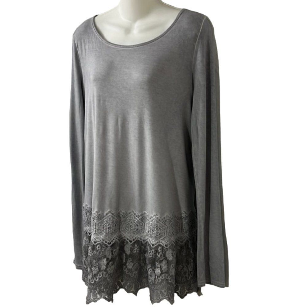 NWOT Andre by Unit Gray Scoop Neck Embroidered Lace Edge Long Sleeve Tunic